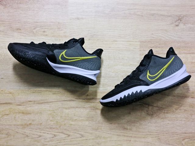 KYRIE LOW 4 EP BLACK/METALLIC GOLD01
