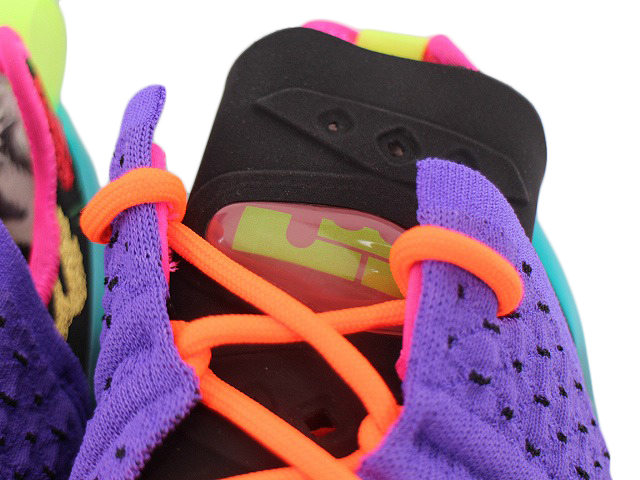 LEBRON 18 DM2813-500 - 4