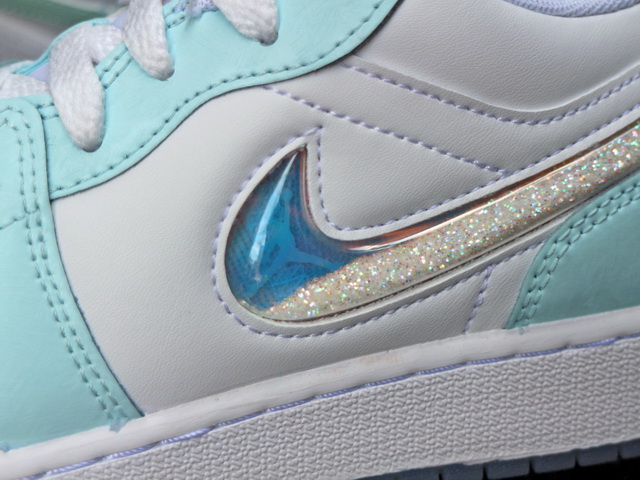 AIR JORDAN 1 LOW SE GS “GLACIER BLUE”01