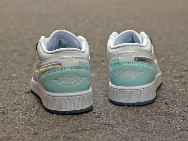 AIR JORDAN 1 LOW SE GS “GLACIER BLUE”01