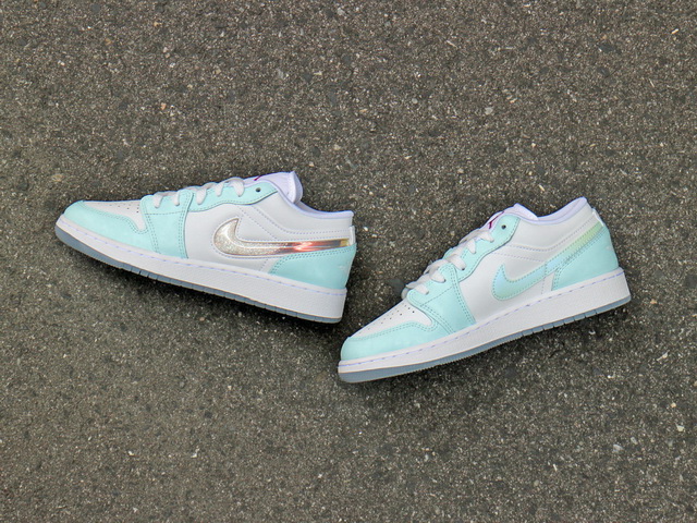 AIR JORDAN 1 LOW SE GS “GLACIER BLUE”01