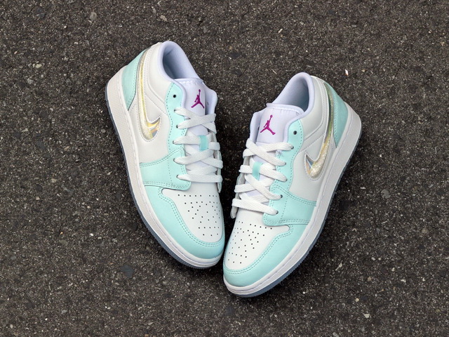 AIR JORDAN 1 LOW SE GS “GLACIER BLUE”01