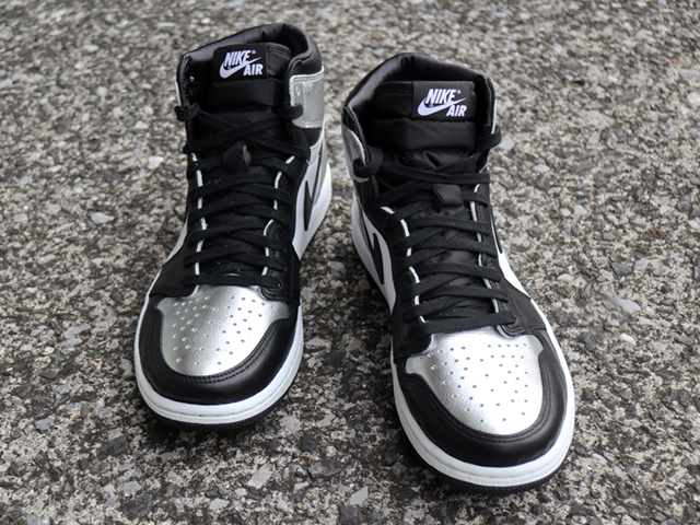 WMNS AIR JORDAN 1 HIGH OG “SILVER TOE”01