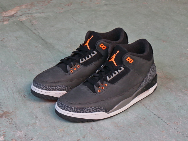 AIR JORDAN 3 RETRO “FEAR 2023”01