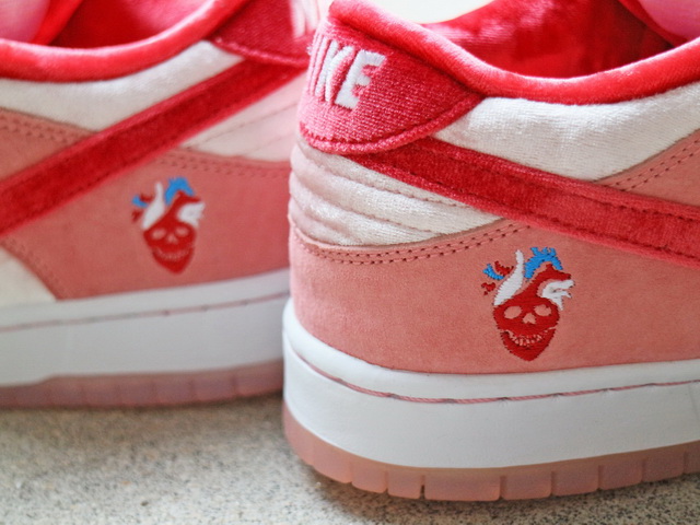 SB DUNK LOW PRO QS “STRANGE LOVE”01