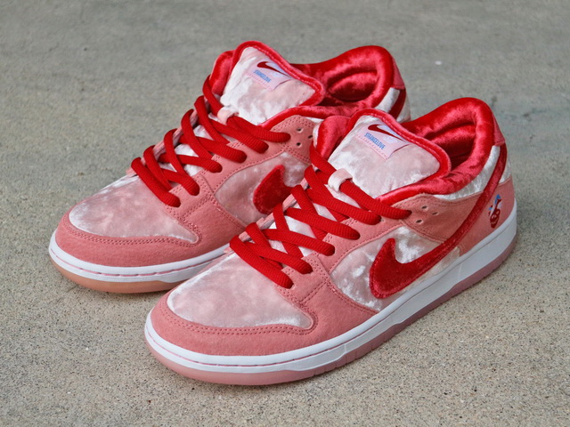 SB DUNK LOW PRO QS “STRANGE LOVE”01