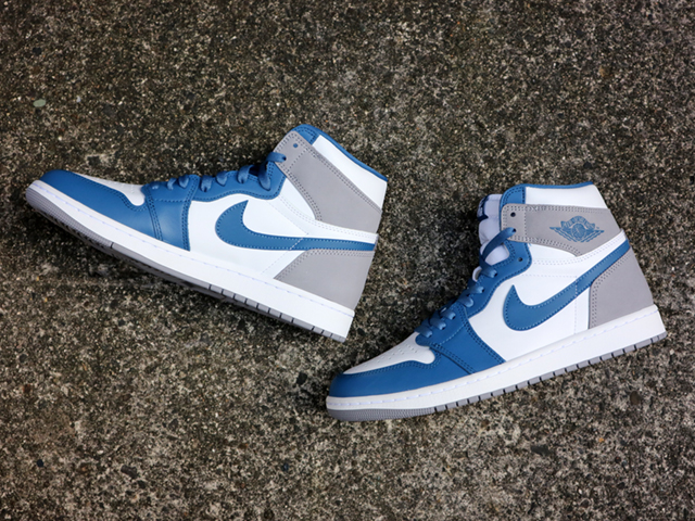 AIR JORDAN 1 RETRO HIGH OG “TRUE BLUE”01