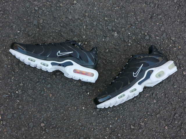 WMNS AIR MAX PLUS “BLACK-WHITE”01