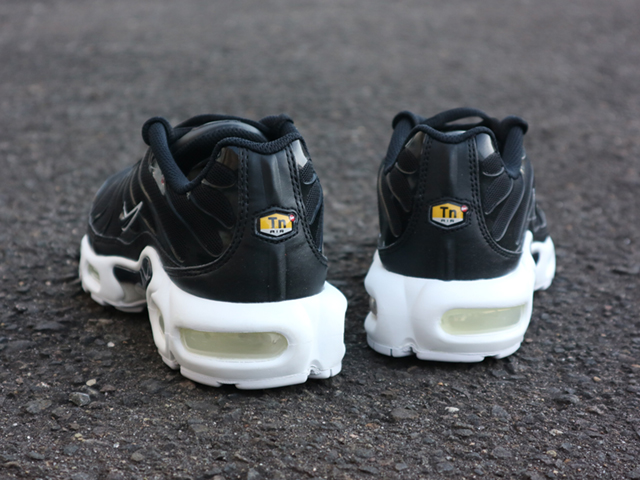 WMNS AIR MAX PLUS “BLACK-WHITE”01