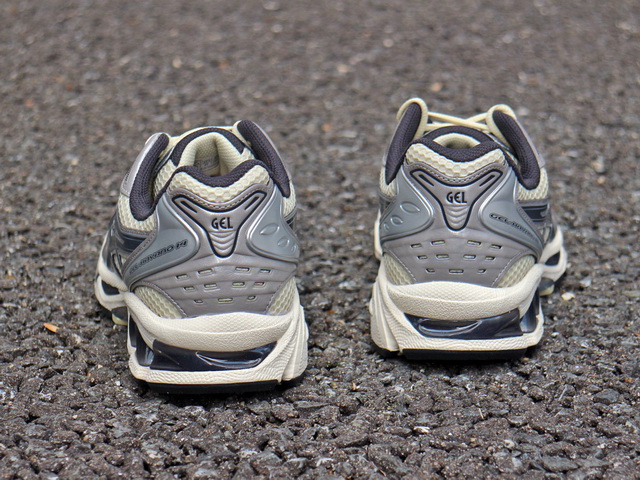 GEL-KAYANO 14 “OYSTER WHITE/STEEPLE GREY”01