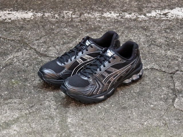 GEL-KAYANO 14 “BLACK/PURE SILVER”01
