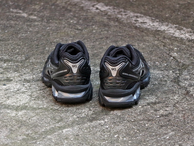 GEL-KAYANO 14 “BLACK/PURE SILVER”01