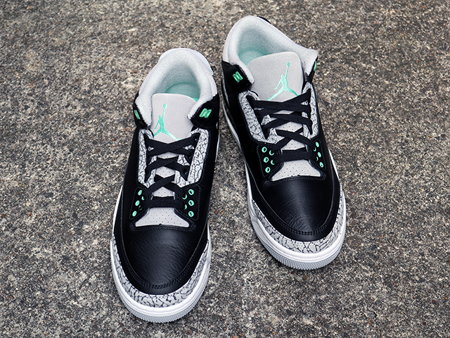 AIR JORDAN 3 RETRO “GREEN GLOW CEMENT”01