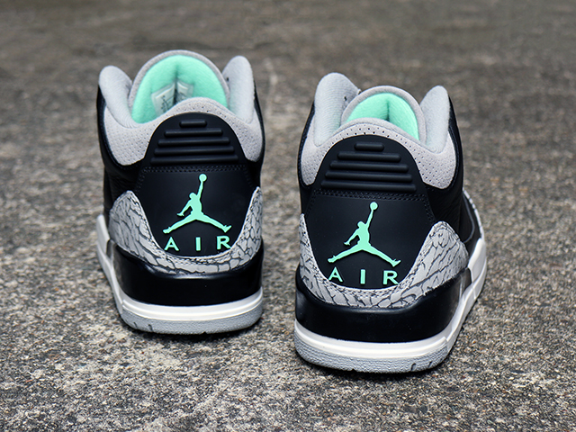 AIR JORDAN 3 RETRO “GREEN GLOW CEMENT”01