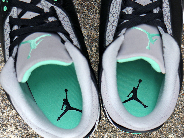 AIR JORDAN 3 RETRO “GREEN GLOW CEMENT”01