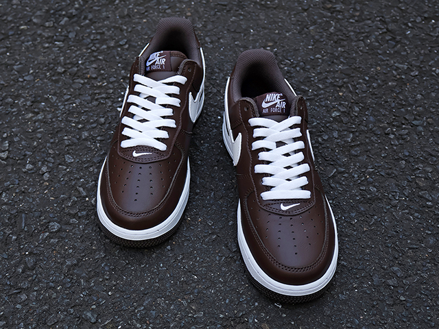 AIR FORCE 1 LOW RETRO QS “CHOCOLATE”01