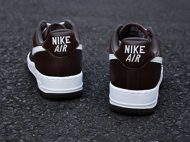 AIR FORCE 1 LOW RETRO QS “CHOCOLATE”01