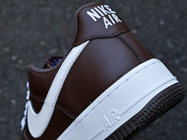 AIR FORCE 1 LOW RETRO QS “CHOCOLATE”01