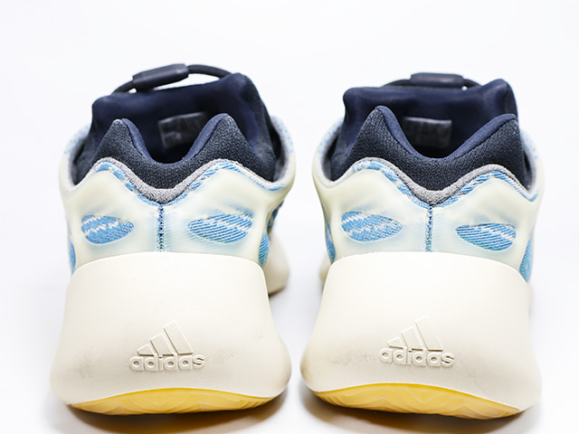 YEEZY 700 V3 k-77792-6 - 4