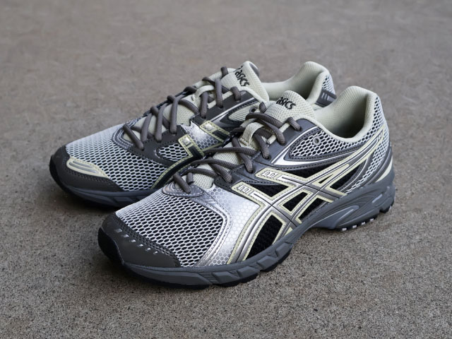 GEL-DS TRAINER 14 “TRUFFLE GREY”01