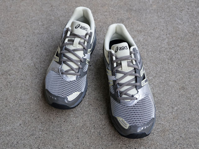 GEL-DS TRAINER 14 “TRUFFLE GREY”01