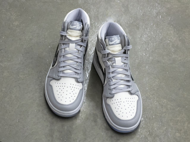 AIR JORDAN 1 RETRO HIGH OG “AIR DIOR”01