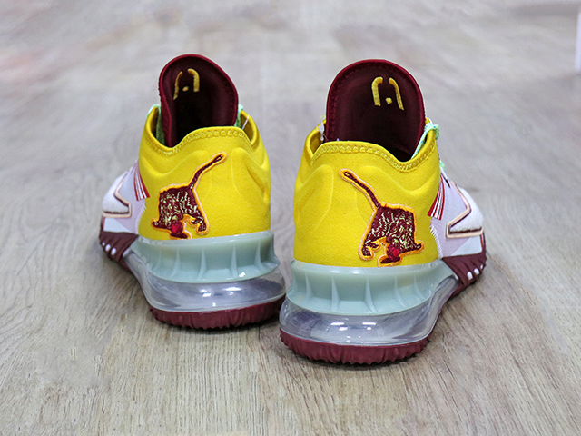 LEBRON 18 LOW “MIMI PLANGE”01