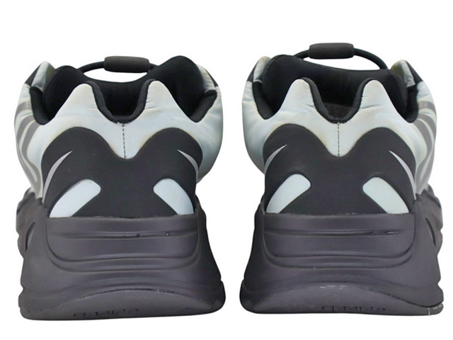 YEEZY BOOST 700 MNVN h-30205-26 - 4