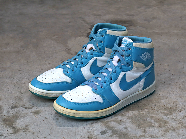AIR JORDAN 1 “UNC” 198501