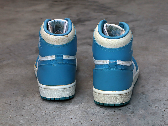 AIR JORDAN 1 “UNC” 198501