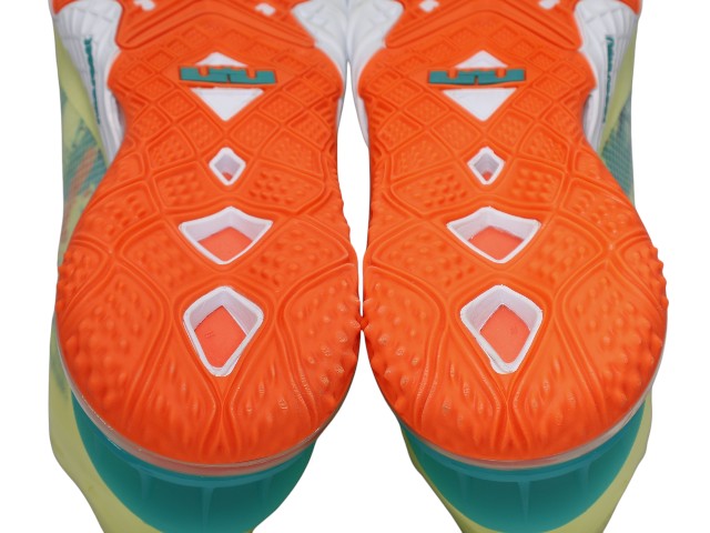 LEBRON 18 LOW k-78516-20 - 6