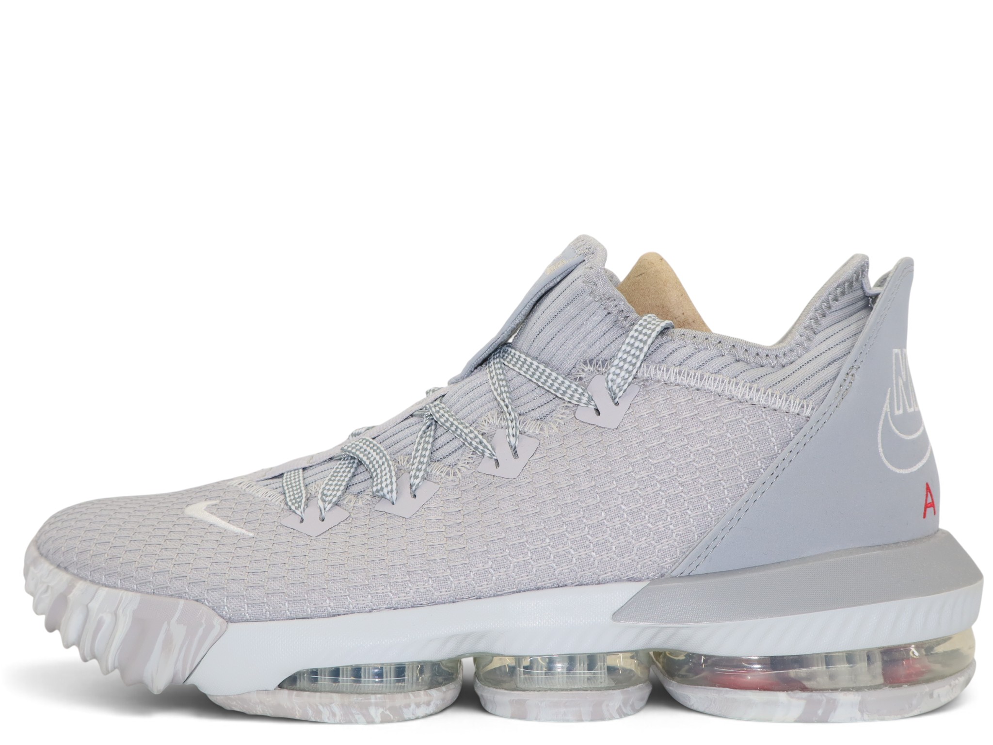 LEBRON 16 LOW